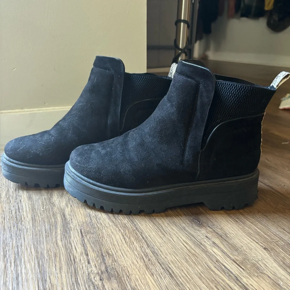 Super Cute Qupid Black Suede Ankle Boots w White Snakeskin Stripe-Size 8 - Picture 7 of 15